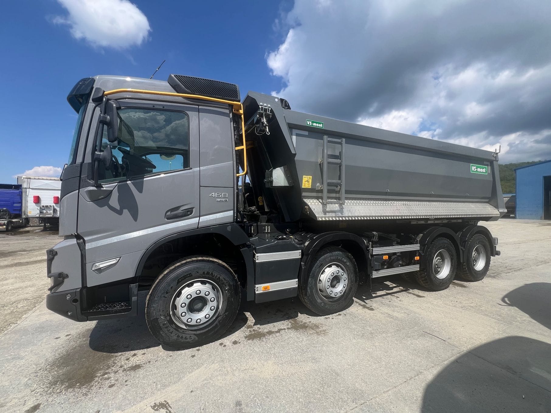 Autobasculantă / camion basculabil